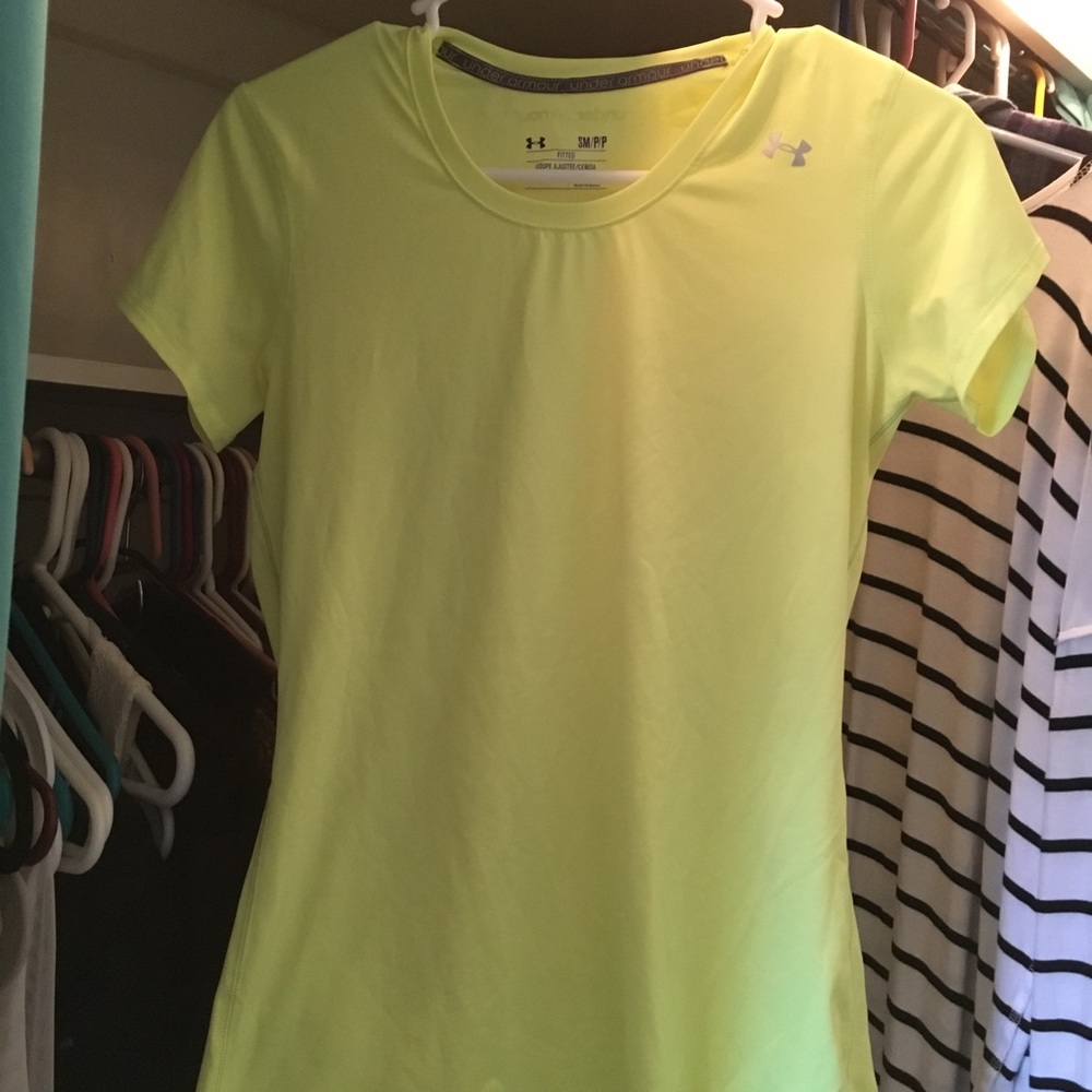 Women’s under armor shirt